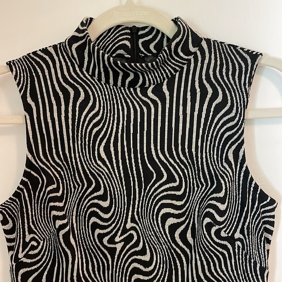 Maggy London Mock Neck Midi Dress - Picture 7 of 9